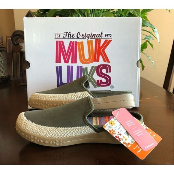 MUK LUKS - 🎉HP🎉 L Sz 6.5 Green Street Kings Highway Faux Leather Clogs. NWTIB! - Picture 7 of 16